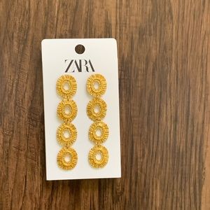 Zara Sculpted Circular earring